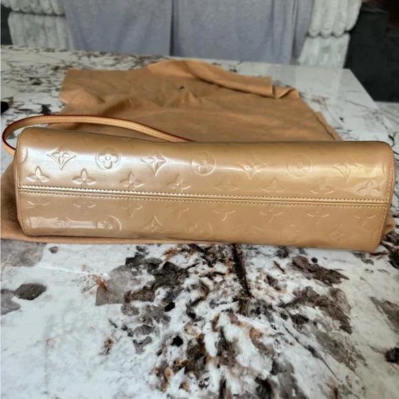 Louis Vuitton Vernis Roxbury Drive Clutch - Picture 8 of 10